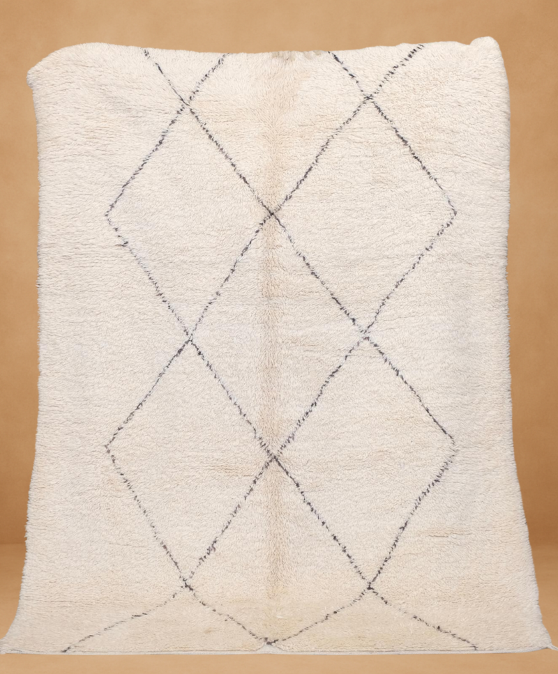 Elegant Boujad rug with a cream base and subtle diamond patterns.