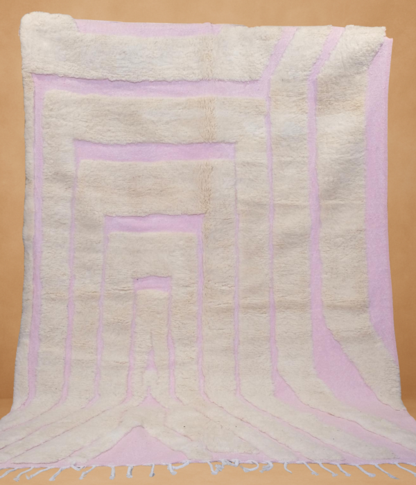 Charming Beni Werin rug with soft cream and pastel pink tones in a geometric design.