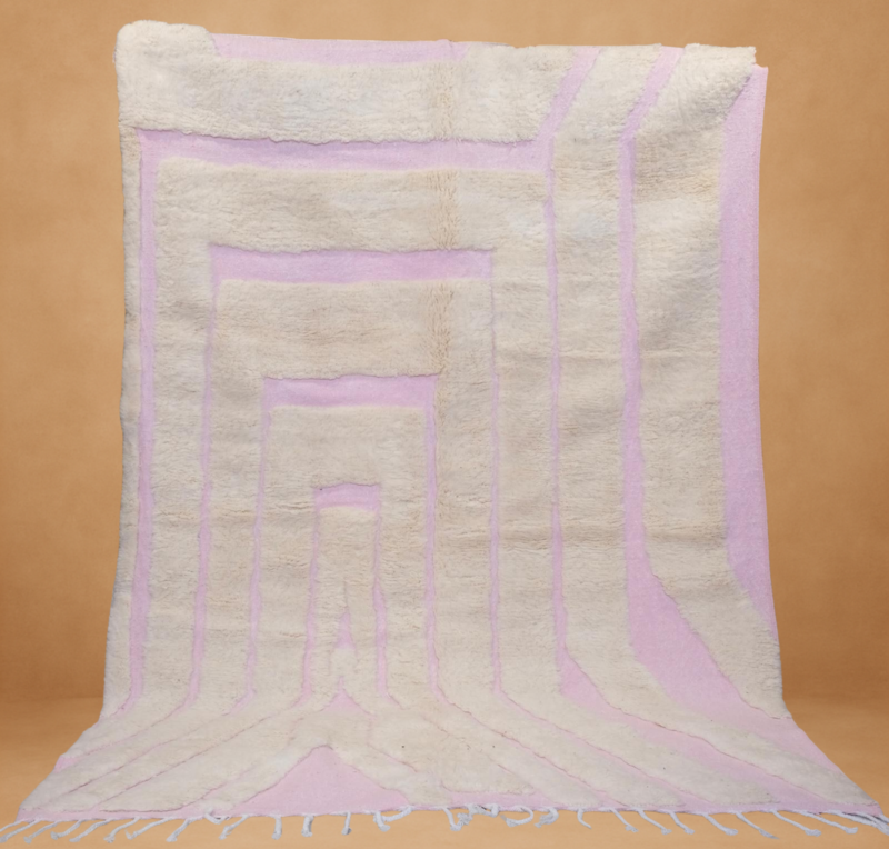 Charming Beni Werin rug with soft cream and pastel pink tones in a geometric design.